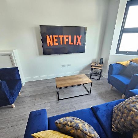 Spacious 4Br House, London, Sleeps 9, Parking Available Luaran gambar