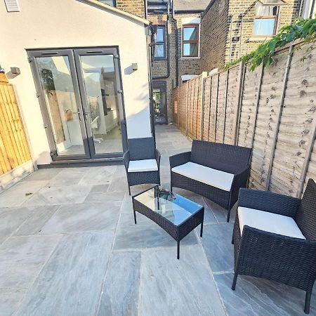 Spacious 4Br House, London, Sleeps 9, Parking Available Luaran gambar