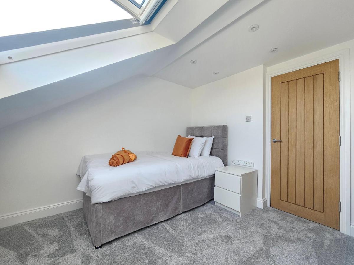 Spacious 4Br House, London, Sleeps 9, Parking Available Luaran gambar