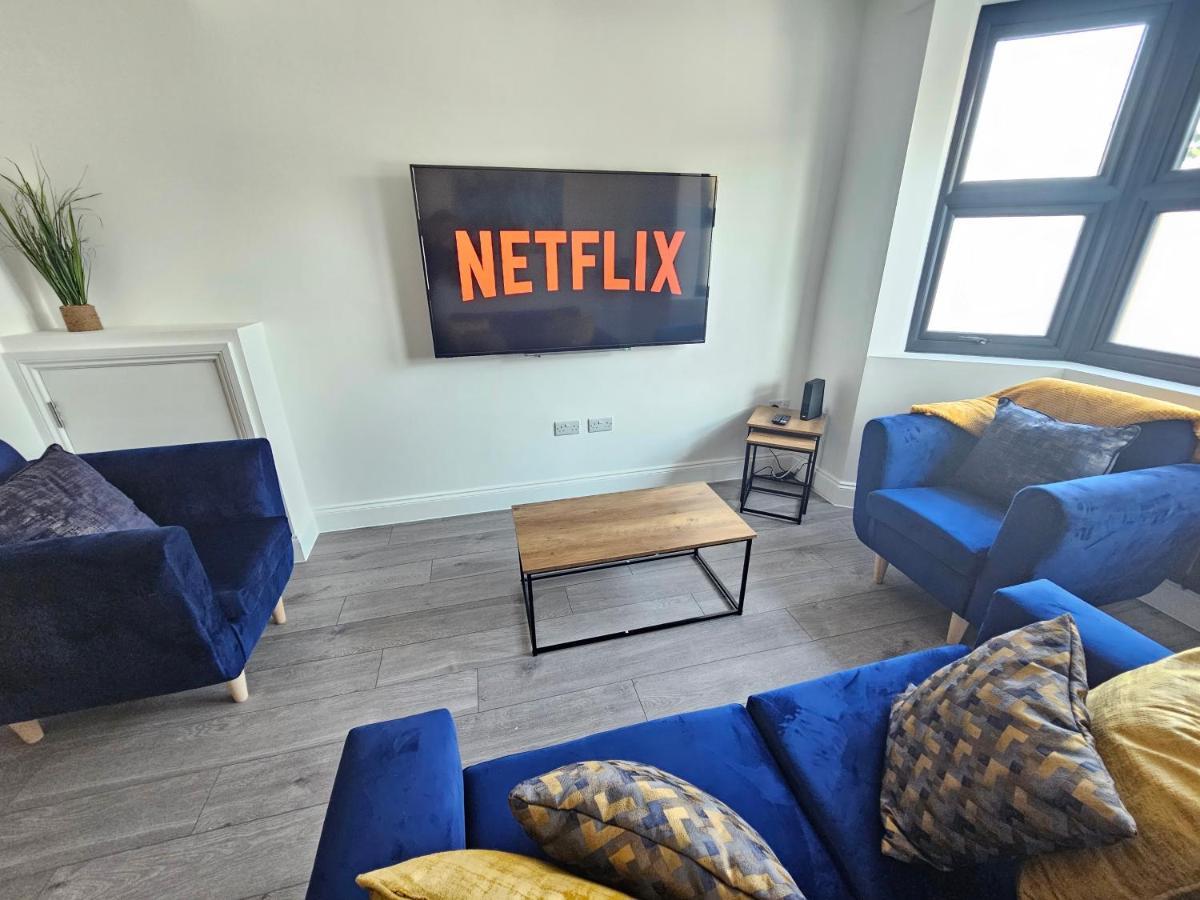Spacious 4Br House, London, Sleeps 9, Parking Available Luaran gambar