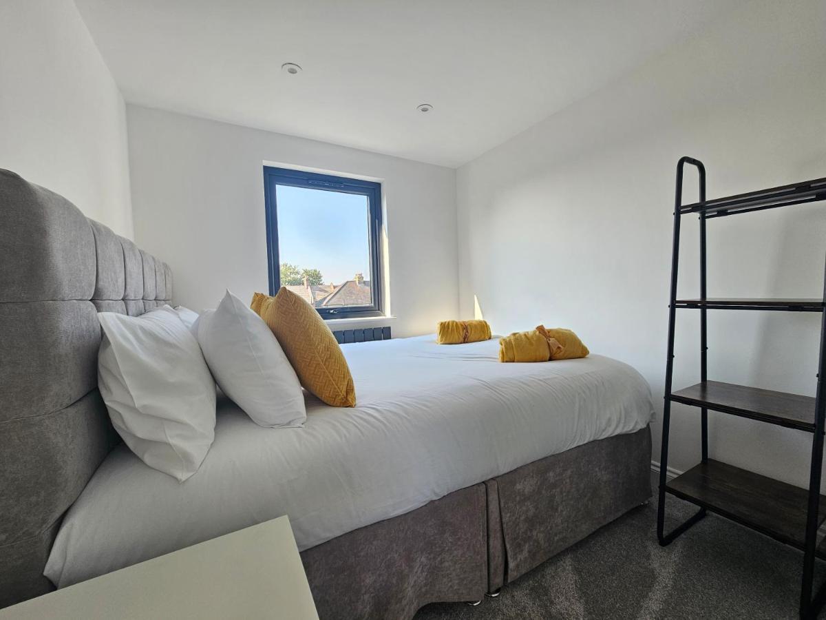 Spacious 4Br House, London, Sleeps 9, Parking Available Luaran gambar