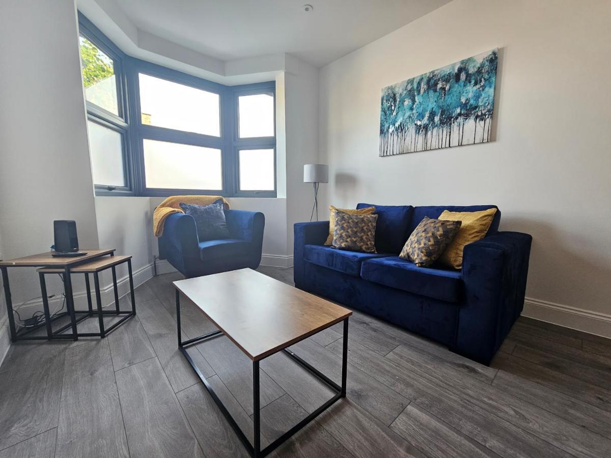 Spacious 4Br House, London, Sleeps 9, Parking Available Luaran gambar